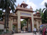 बनारस हिंदू विद्यापीठातील आंदोलन पेटले - Marathi News | The movement of the Banaras Hindu University started | Latest national Photos at Lokmat.com