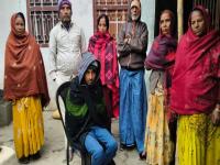 ज्या मुलाचे १८ वर्षांपूर्वी अंत्यसंस्कार केले, तोच घरी परतला! नियतीचा खेळ पाहून तुम्हीही व्हाल थक्क - Marathi News | The boy who was cremated 18 years ago has returned home! You will be amazed by the game of destiny | Latest national News at Lokmat.com ज्या मुलाचे १८ वर्षांपूर्वी अंत्यसंस्कार केले, तोच घरी परतला! नियतीचा खेळ पाहून तुम्हीही व्हाल थक्क - Marathi News | The boy who was cremated 18 years ago has returned home! You will be amazed by the game of destiny | Latest national News at Lokmat.com