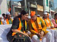 बंडखोरीच्या भीतीनं पक्षांची गुपित रणनीती, जागावाटपाचा तिढा सुटेना; भाजपात इच्छुकांची गर्दी - Marathi News | Dhule Mahanagar Palika Election: Fear of rebellion, secret strategy of political parties, seat sharing issue not resolved; Crowd of aspirants in BJP | Latest dhule News at Lokmat.com