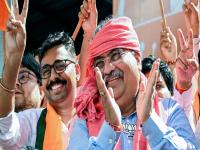 Municipal Election 2026: अर्ज माघारीसाठी ५०-६० लाखांचं आमिष, विरोधी उमेदवारांच्या घरच्यांवरही दबाव; मनसेचा खळबळजनक आरोप - Marathi News | Bait of Rs 50-60 lakhs for withdrawal of application, pressure on opposition candidates' families too; Sensational allegation by MNS on BJP and Eknath Shinde | Latest maharashtra News at Lokmat.com