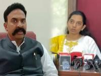 Video: फलटणच्या २ सख्ख्या बहिणींचा भाजपाचे माजी खासदार रणजितसिंह नाईक निंबाळकरांवर गंभीर आरोप - Marathi News | Video: 2 sisters from Phaltan make serious allegations against former BJP MP Ranjitsinh Naik Nimbalkar | Latest maharashtra News at Lokmat.com Video: फलटणच्या २ सख्ख्या बहिणींचा भाजपाचे माजी खासदार रणजितसिंह नाईक निंबाळकरांवर गंभीर आरोप - Marathi News | Video: 2 sisters from Phaltan make serious allegations against former BJP MP Ranjitsinh Naik Nimbalkar | Latest maharashtra News at Lokmat.com
