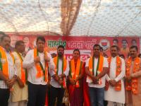 भाजपाचा यू टर्न! काशिनाथ चौधरींच्या पक्षप्रवेशाला स्थगिती; पालघर साधू हत्याकांडात झाले होते आरोप - Marathi News | BJP U-turn! Kashinath Chaudhary party entry suspended; Allegations were made in the Palghar sadhu murder case | Latest maharashtra News at Lokmat.com