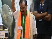 ४५ वर्षाचा गड कोसळला, भाजपानं रचला इतिहास; १ मत फिरवलं अन् 'या' महापालिकेत बसवला महापौर - Marathi News | BJP created history in kerala, VV Rajesh becomes the first-ever mayor of Thiruvananthapuram Corporation from the BJP | Latest national News at Lokmat.com