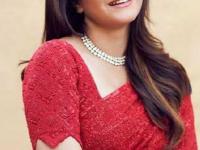 दंड खूप जाडजूड दिसतात? लांब बाह्यांच्या ब्लाऊजच्या खास ट्रेंडी डिझाइन्स, दिसाल एकदम स्टायलिश-सुंदर - Marathi News | Best long sleeve blouse designs for women with heavy arms Stylish full-sleeve blouse patterns that give a slim look Trending blouse designs to pair with sarees for a classy look | Latest sakhi Photos at Lokmat.com