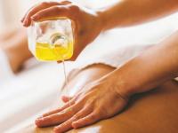 थंडीमध्ये बॉडी मसाजसाठी 'या' तेलांचा वापर करा! - Marathi News | Winter special body massage best oils | Latest beauty Photos at Lokmat.com