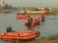 उत्तर प्रदेशात बोट दुर्घटनेतील मृतांची संख्या पोहोचली ११ वर - Marathi News | Death toll in boat accident in Uttar Pradesh reaches 11 | Latest national News at Lokmat.com उत्तर प्रदेशात बोट दुर्घटनेतील मृतांची संख्या पोहोचली ११ वर - Marathi News | Death toll in boat accident in Uttar Pradesh reaches 11 | Latest national News at Lokmat.com