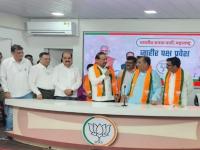 उल्हासनगरात उद्धव ठाकरेंना मोठा धक्का; कल्याण जिल्हाप्रमुख धनंजय बोडारे यांचा भाजपात प्रवेश - Marathi News | Big blow to Uddhav Thackeray in Ulhasnagar; Kalyan district chief Dhananjay Bodare joins BJP | Latest thane News at Lokmat.com उल्हासनगरात उद्धव ठाकरेंना मोठा धक्का; कल्याण जिल्हाप्रमुख धनंजय बोडारे यांचा भाजपात प्रवेश - Marathi News | Big blow to Uddhav Thackeray in Ulhasnagar; Kalyan district chief Dhananjay Bodare joins BJP | Latest thane News at Lokmat.com