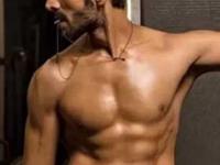 Wow! कार्तिकच्या नवा हॉट लूक ! 'हे' फोटो पाहून मुली झाल्या फिदा, एकसेएक बढिया अदा.. - Marathi News | Wow! Kartik's new hot look! Girls were amazed after seeing 'this' photo, new photos of Kartik | Latest sakhi Photos at Lokmat.com