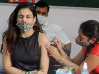 Corona Vaccine: गुड न्यूज! ओमायक्रॉनच्या दहशतीत भारतीयांना दिलासा; बूस्टर डोसबाबत वैज्ञानिकांचा नवा दावा - Marathi News | Mix And Match Booster Dose Of Vaccine Provides More Immunity Against Covid-19 According To Studies | Latest health Photos at Lokmat.com