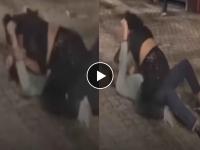 Video : बॉयफ्रेंडला चीटिंग करताना रंगेहाथ पकडलं; भररस्त्यात गर्लफ्रेंडने धू-धू धुतलं, पण नंतर जे झालं… - Marathi News | Video: Boyfriend caught red-handed cheating; Girlfriend caught him on the street, but what happened next… | Latest social-viral News at Lokmat.com Video : बॉयफ्रेंडला चीटिंग करताना रंगेहाथ पकडलं; भररस्त्यात गर्लफ्रेंडने धू-धू धुतलं, पण नंतर जे झालं… - Marathi News | Video: Boyfriend caught red-handed cheating; Girlfriend caught him on the street, but what happened next… | Latest social-viral News at Lokmat.com