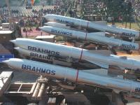 Brahmos Missile : पाकिस्तानला धडकी भरवणारी भारताची 'ब्रह्मोस मिसाईल'; किंमत ऐकून व्हाल हैराण! - Marathi News | Brahmos Missile information India's Brahmos Missile that threatens Pakistan; You will be shocked to hear the price! | Latest national Photos at Lokmat.com