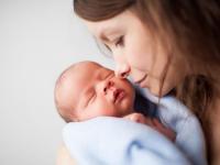 ब्रेस्ट फिडिंग करणाऱ्या महिलांसाठी 'हे' पदार्थ ठरतील हेल्दी! - Marathi News | Food items new moms must have to increase breast milk | Latest food Photos at Lokmat.com