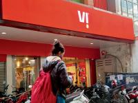 Vodafone Idea Debt: व्होडाफोन आयडिया बंद होण्याच्या मार्गावर, २३ कोटी ग्राहकांचं काय होणार? - Marathi News | Vodafone Idea on the verge of closure may shut there operation what will happen to 23 crore customers kotak equities report airtel reliance jio | Latest business Photos at Lokmat.com