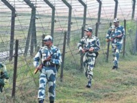 भारत-बांग्लादेशाच्या सीमेवर बीएसएफकडून गैर प्राणघातक शस्त्रांची प्रात्यक्षिके
