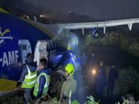 नेपाळमध्ये काळजाचा ठोका चुकला! ५५ प्रवाशांना घेऊन उतरणारे विमान धावपट्टीवरून घसरले - Marathi News | Heartbreaking incident in Nepal! Plane carrying 55 passengers skids off runway | Latest international News at Lokmat.com