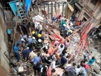 इमारत नव्हे, मृत्यूचा सापळा! मुंबईत चार मजली इमारतीचा भास कोसळून मोठी दुर्घटना - Marathi News | Four storey building collapsed in mumbais Dongri | Latest mumbai Photos at Lokmat.com