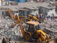 राजकारण पेटलं! कर्नाटकमध्ये काँग्रेस सरकारची बुलडोझर कारवाई; ४०० हून अधिक घरं पाडली - Marathi News | karnataka government bulldozer action demolitions leave 400 people homeless politics | Latest national News at Lokmat.com