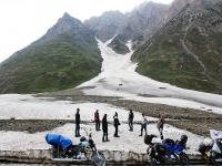 लडाख सर करण्यासाठी बुलेटच का? कारण माहित आहे का? - Marathi News | Why only Royal Enfield bullet used on tour of leh Ladakh? Do you know the reason? | Latest auto Photos at Lokmat.com