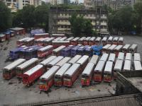 बेस्ट बस संपामुळे मुंबईकर हैराण - Marathi News | The general strike due to the best bus strike | Latest mumbai Photos at Lokmat.com