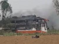 Jaipur Bus Accident: कामगारांनी भरलेली बस हाय-टेन्शन लाईनच्या संपर्कात आली, १० जण गंभीर भाजले; दोघांचा मृत्यू - Marathi News | Bus full of workers comes in contact with high-tension line, 10 people suffer serious burns; two die | Latest national News at Lokmat.com Jaipur Bus Accident: कामगारांनी भरलेली बस हाय-टेन्शन लाईनच्या संपर्कात आली, १० जण गंभीर भाजले; दोघांचा मृत्यू - Marathi News | Bus full of workers comes in contact with high-tension line, 10 people suffer serious burns; two die | Latest national News at Lokmat.com