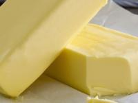 खराब झालं तरी फेकू नका फ्रीजमध्ये साठवलेले बटर, ५ पद्धतीने वापरा, घर राहिल साफ - स्वच्छ - Marathi News | How to reuse butter for cleaning Clever household hacks with old butter Alternative uses of butter in home cleaning | Latest sakhi Photos at Lokmat.com