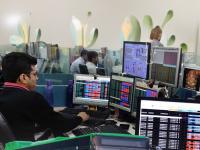 याला म्हणतात 'मंदीतही चांदी'...! 1021 बसची ऑर्डर मिळताच शेअर बनला रॉकेट; लोकांना केलं मालामाल, तगडा आहे कंपनीचा प्लॅन - Marathi News | Stock market jbm auto share jump 19 percent as subsidiary win rs 5500 cr new order | Latest business Photos at Lokmat.com