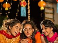 दिवाळीत घर सजवण्याच्या ८ सोप्या-सुंदर आणि झटपट आयडिया, आलेले पाहुणेही करतील कौतुक - Marathi News | Diwali Home Decoration Ideas : 8 easy-beautiful and quick Diwali home decoration ideas that will be appreciated by guests too | Latest sakhi Photos at Lokmat.com