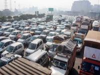 Old Vehicle Re-Registration : हौस महागात पडणार! जुन्या गाड्यांचे री-रजिस्ट्रेशन नियम बदलले; ८ पटींनी शुल्क वाढले - Marathi News | Old Vehicle Re Registration govt hike re registration fee of vehicles older than 15 years from 1 april | Latest auto Photos at Lokmat.com