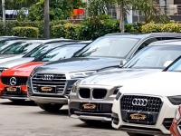 सेकंड हँड गाड्यांचे देशातील सर्वात स्वस्त मार्केट; BMW, Audi ही ४-५ लाखांत मिळतात - Marathi News | The country's cheapest market for second hand cars in Delhi; BMW, Audi are available in 4-5 lakhs | Latest auto Photos at Lokmat.com