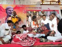 "एकतर माझी अंत्ययात्रा निघंल, नायतर मराठा आरक्षणाची यात्रा" - Marathi News | "Either my funeral procession will take place, or Maratha reservation journey.", Manoj Jarange Patil to minister of CM | Latest maharashtra Photos at Lokmat.com