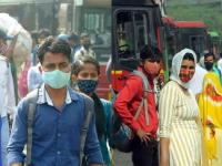 Corona Lockdown : 'गड्या आपला गावच बरा', लॉकडाऊनमुळे पुन्हा परतीचा प्रवास सुरू - Marathi News | Corona Lockdown : Due to the lockdown, the return journey starts again, 'Gadya, your village is better' ... | Latest national Photos at Lokmat.com