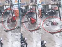 Accident: पोलीस शिपाई पत्नीसह खड्ड्यात, दुचाकीही पावसाच्या पाण्यात - Marathi News | Accident: Police constable with wife in a ditch, two-wheeler in rain water in Aligarh | Latest national Photos at Lokmat.com