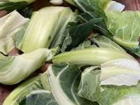 फ्लॉवरच्या भाजीची पानं आणि देठ फेकू नका कचऱ्यात, पोषणाचा खजिना तुम्ही वाया घालवताय.. - Marathi News | Cauliflower stems are rich in vitamins and minerals, know its benefits | Latest sakhi Photos at Lokmat.com