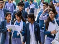 सीबीएसई शाळांमध्ये इयत्ता सहावीपासून त्रिभाषा सूत्राची अंमलबजावणी; या वर्षापासूनच निर्णय लागू - Marathi News | CBSE Implements Three Language Formula from Class 6 | Latest national News at Lokmat.com