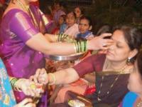 मकर संक्रांत स्पेशल: हळदीकुंकवाला वाण देण्यासाठी १० रुपयांपेक्षा कमी किमतीत मिळणाऱ्या पाहा सुंदर वस्तू - Marathi News | Makar Sankranti haldikunku Van Options in 10 Rupees : Varieties of Sankranti Haldi Kunku in Rs. 10, Cool Varieties at Cheap Prices - Women Will Be Happy | Latest sakhi Photos at Lokmat.com