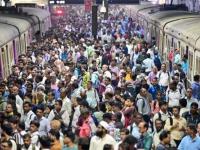 मध्य रेल्वेची रेकॉर्ड ब्रेक कामगिरी! १० महिन्यांत १३७ कोटी प्रवासी; रोज किती जण करतात प्रवास? - Marathi News | mumbai central railway record breaking performance 137 crore passengers in 10 months know how many people travel every day in local train | Latest mumbai Photos at Lokmat.com