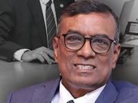 Success Story: मिठाईवाल्याचा मुलगा, शिक्षणाचा खर्च भागवण्यासाठी घेतल्या ट्युशन; आज उभी केली ३५ हजार कोटींची बँक - Marathi News | Success Story sweet sellers son took tuition to cover education expenses A bank of 35 thousand crores was set up today chandrashekhar ghosh bandhan bank founder | Latest business Photos at Lokmat.com
