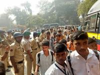 मुंबई : छात्र भारतीच्या कार्यक्रमाला परवानगी नाकारली, कार्यकर्त्यांची पोलिसांकडून धरपकड - Marathi News | Mumbai : Students gathered for Chhatra Bharati event outside Bhaidas Hall | Latest mumbai Photos at Lokmat.com
