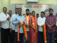 श्रीकांत शिंदे यांना भाजपाचा मोठा धक्का; कल्याण डोंबिवलीत शिंदेसेनेच्या नेत्यांचा भाजपात प्रवेश - Marathi News | Big blow to Shrikant Shinde from BJP; Eknath Shinde Sena leader Anmol Mhatre join BJP in Kalyan Dombivali | Latest kalyan-dombivli News at Lokmat.com श्रीकांत शिंदे यांना भाजपाचा मोठा धक्का; कल्याण डोंबिवलीत शिंदेसेनेच्या नेत्यांचा भाजपात प्रवेश - Marathi News | Big blow to Shrikant Shinde from BJP; Eknath Shinde Sena leader Anmol Mhatre join BJP in Kalyan Dombivali | Latest kalyan-dombivli News at Lokmat.com