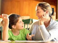 मुलांच्या उज्ज्वल भविष्यासाठी 'या' गोष्टी ठरतील फायदेशीर - Marathi News | these values to teach your child | Latest relationship Photos at Lokmat.com