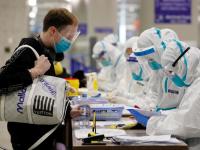 CoronaVirus News : भय इथले संपत नाही! फ्रोजन फूडच्या पॅकेटवर आढळला कोरोना व्हायरस, रिसर्चमधून दावा - Marathi News | CoronaVirus Marathi News corona virus found again on frozen food packaging china | Latest international Photos at Lokmat.com