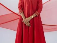 पलाझोच नाही, सिगारेट पँट- सूटमध्ये दिसाल बॉस लेडी, पाहा ५ हॉट स्टाइल्स! - Marathi News | How to style cigarette pants with blazer short height girl Best cigarette pant suits for office look Modern cigarette pant suit outfit ideas | Latest sakhi Photos at Lokmat.com