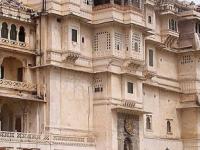 राजस्थानच्या उदयपूरमधील सिटी पॅलेसमध्ये लग्न करण्यासाठी किती खर्च येतो? काय आहे वैशिष्ट्ये? - Marathi News | how much cost of wedding in udaipur city palace history and specialty | Latest business Photos at Lokmat.com