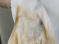 किचनमधले नॅपकिन पिवळट, चिकट झाले? १ उपाय- तेलाचा वास जाऊन नव्यासारखे स्वच्छ होतील - Marathi News | how to clean kitchen napkin, how to remove yellow black stains and bad smell from kitchen towel, simple tricks for washing kitchen towel | Latest sakhi Photos at Lokmat.com