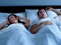 "झोपेत घोरत असाल तर सावधान! कोरोनामुळे मृत्यूचा तिप्पट धोका" - Marathi News | CoronaVirus snorers could face 3 times higher risk of death from corona virus | Latest health Photos at Lokmat.com