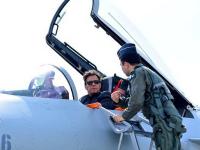 भारताच्या Rafaleचा सामना करण्यासाठी पाकची मोठी तयारी, या बड्या देशाकडून केली J-10C फायटर जेटची खरेदी! - Marathi News | Pakistan purchase china made J-10c multi role fighter jets to face Indian Rafale J-10c vs Rafale | Latest international Photos at Lokmat.com