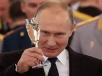 रशियाचे राष्ट्रपती पुतिन खरंच रक्तानं आंघोळ करतात? रिपोर्टमध्ये करण्यात आला धक्कादायक दावा - Marathi News | Surprised to know the Putin takes blood baths from the extract of deer antlers and travels with a Cancer specialist doctors | Latest international Photos at Lokmat.com