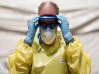 Coronavirus: चिंताजनक! सर्दी, खोकल्यासोबतच कोरोना विषाणूचा प्रसार होणारं ‘हे’ नवीन लक्षण उघड! - Marathi News | Coronavirus: Study says pink eye may be primary symptom of covid 19 | Latest health Photos at Lokmat.com