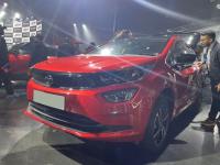 Tata नं रचला इतिहास...! अशा गाडीचा ना कुणी विचार केला, ना कुणी बनवली; किंमत केवळ 7.5 लाखपासून सुरू - Marathi News | History created by Tata tata altroz icng offers 210 litres of boot space and sunroof features Price starts from 7.5 lakhs only | Latest auto Photos at Lokmat.com