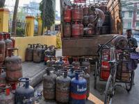 LPG Price Today: Good news on the first day of August, Huge reduction in Commercial LPG cylinder price Know the new rate - News | LPG Price Today: Good news on the first day of August, Huge reduction in Commercial LPG cylinder price Know the new rate | Latest national Photos at Lokmattimes.com